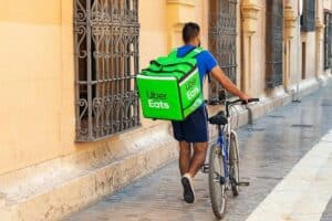 Travailleur de la plateforme uber Eats